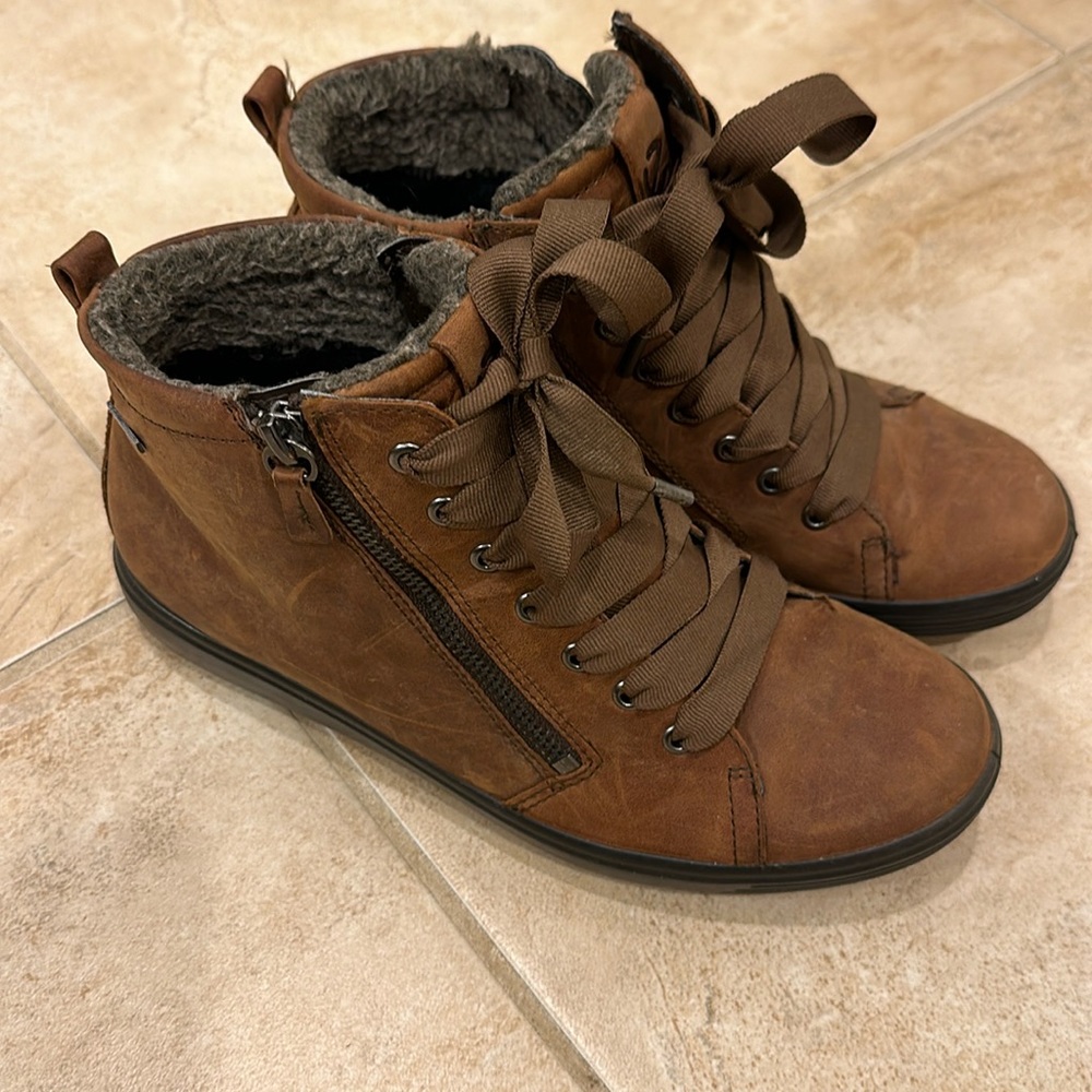Ecco size 39 lace up shoe with zipper